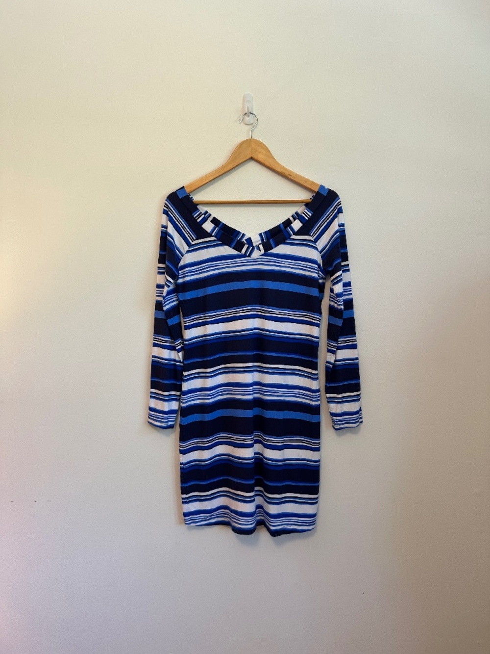 Lilly Pulitzer Stetch Jersey V-Neck Blue Stripe T-Shirt Dress | Size Medium